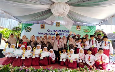 PENYERAHAN REWARD PEMENANG OLIMPIADE Tahun 2023